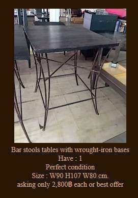  Bar stools with wrought-iron base