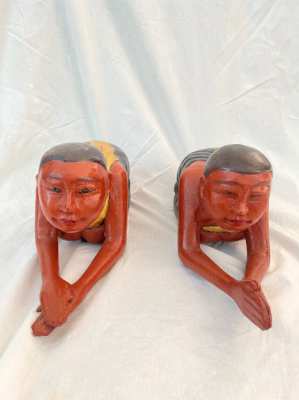 two praying wooden figures, servant figures made of wood, full wood 