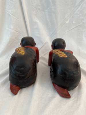 two praying wooden figures, servant figures made of wood, full wood 