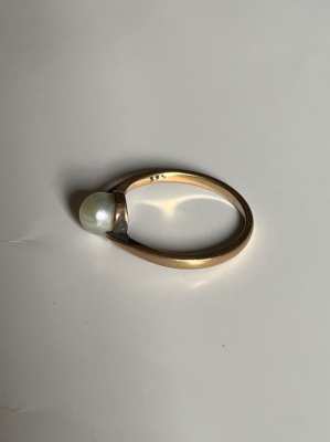 Gold ring 14 Karat , Ring with a Pearl 