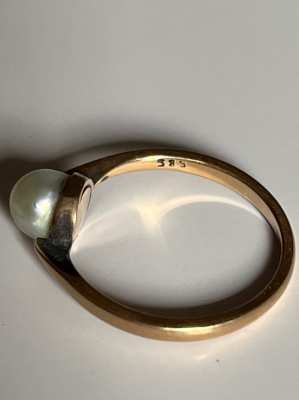 Gold ring 14 Karat , Ring with a Pearl 