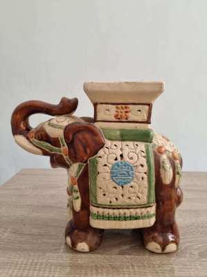 Stock clearance Lovely old chinese elephant vase/pot stand