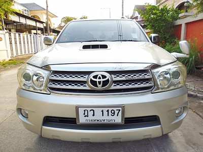 2010TOYOTA FORTUNER 3.0V VGS TURBO ออโต้ รถบ้านสวยจัดน๊อตไม่ขยับ