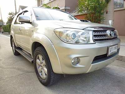 2010TOYOTA FORTUNER 3.0V VGS TURBO ออโต้ รถบ้านสวยจัดน๊อตไม่ขยับ