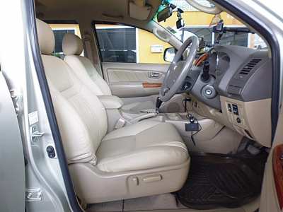 2010TOYOTA FORTUNER 3.0V VGS TURBO ออโต้ รถบ้านสวยจัดน๊อตไม่ขยับ