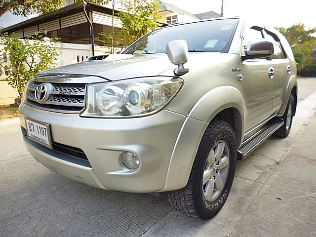 2010TOYOTA FORTUNER 3.0V VGS TURBO ออโต้ รถบ้านสวยจัดน๊อตไม่ขยับ