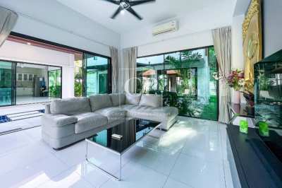 Charming, Thai-Luxury 3-Bedroom Pool Villa in Rawai, Phuket Thailand