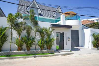 Newly Renovated Villa For Sale in South Pattaya City. 