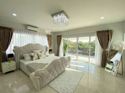 Modern Pool Villa For Sale with 5 Bedrooms & 6 Bathrooms 