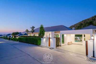 LUXURY HOUSE WITH POOL 