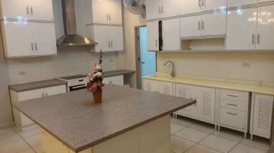 Four bedroom furnished house for quick sale, Jomtien Huay yai