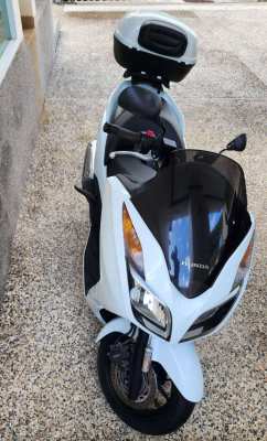 Honda 300cc, auto, white, low mileage, excellent condition