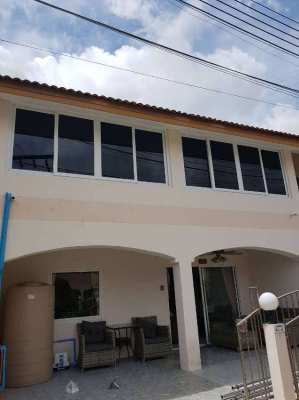 3 bedroom House with jacuzzi, very good condition, including furniture