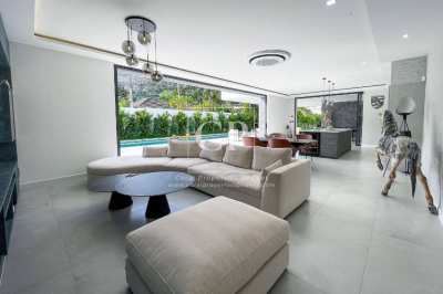 State of the Art Cosmopolitan 3-Bedroom Pool Villa in Rawai, Phuket