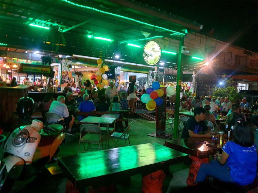 Buriram Top rated bar/restaurant with 3 bedroom apartment for sale