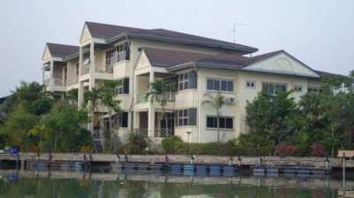 Marina Condo for sale in Na Jomtien WITH berth,pontoon,slipway,storage