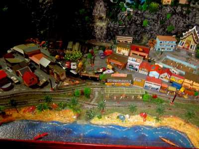 Ho model railway.for sale    DC  12 Volt System  Sitze :  240 x120 cm