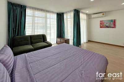 Central Jomtien 5 Bedroom Townhome For Rent
