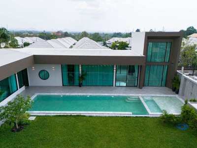 The Luxuries & Biggest Pool Villa in Pattaya.