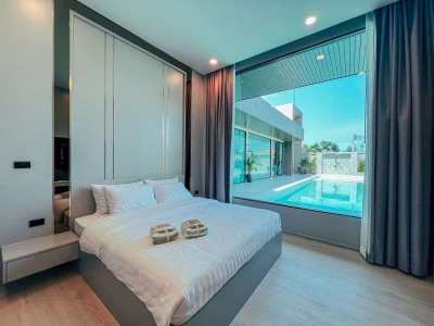 The Luxuries & Biggest Pool Villa in Pattaya.