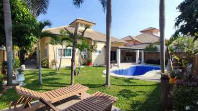 Classic Pool Villa For Sale in East Pattaya!