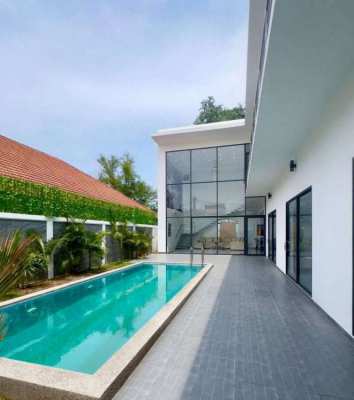 Brand New Luxury Pool Villa For Sale in Pratumnak Pattaya. 