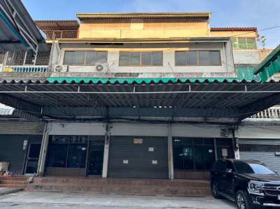 Shophouse for sale 3 units Lat Phrao Road Samsen Nok Subdistrict Huai 