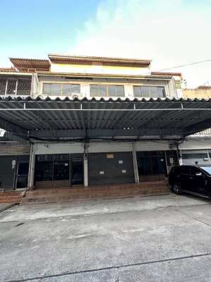 Shophouse for sale 3 units Lat Phrao Road Samsen Nok Subdistrict Huai 