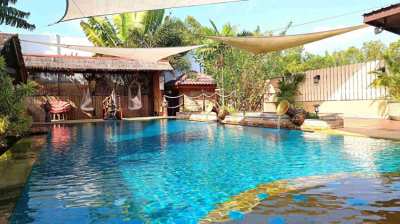 Amazing 3 bedroom pool villa close to Mae Ramphueng beach! 