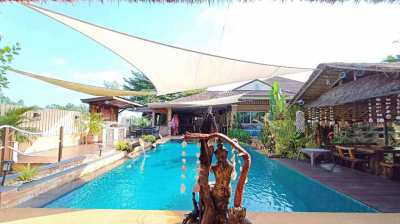 Amazing 3 bedroom pool villa close to Mae Ramphueng beach! 