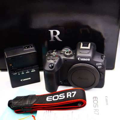 Canon EOS R7, 32.5MP CMOS sensor and DIGIC X processing