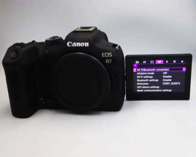 Canon EOS R7, 32.5MP CMOS sensor and DIGIC X processing