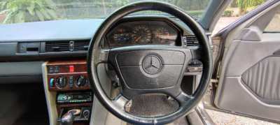 Mercedes Benz W124 E220