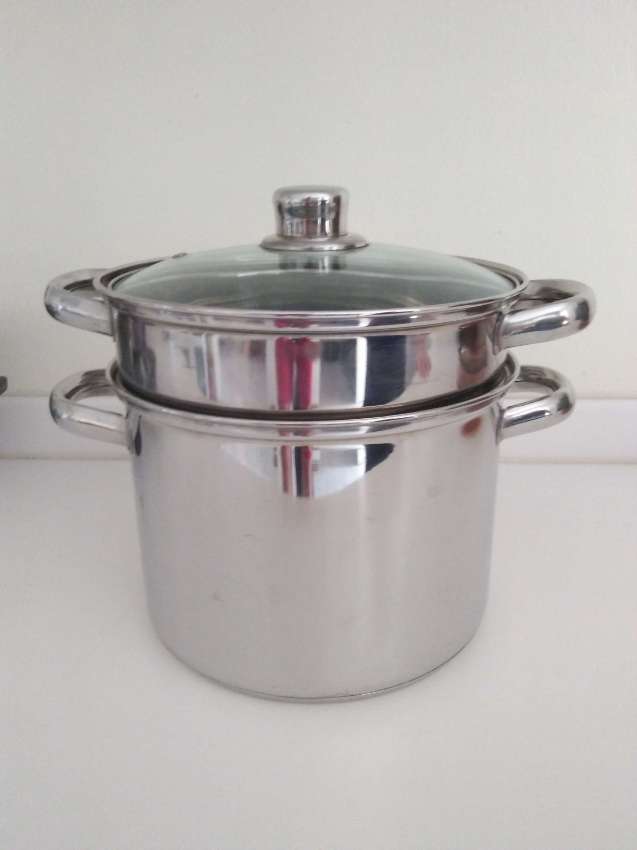 cooking pot with drainer