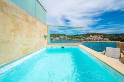 NEW Luxury Penthouse 2 beds /Pool Overlooking Sea Views