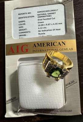 Gold ring whit Demantoid Garnet and diamond