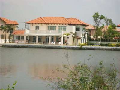 Large lake side pool home in exclusiive gated community