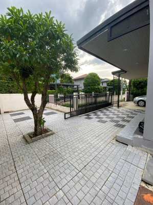 Spacious 3 Bedroom House in Sai Mai for Sale