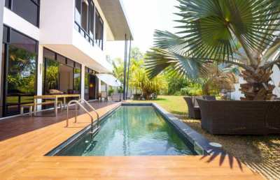 4BR Main House With Private Pool, 2BR Guest House (SAN384)