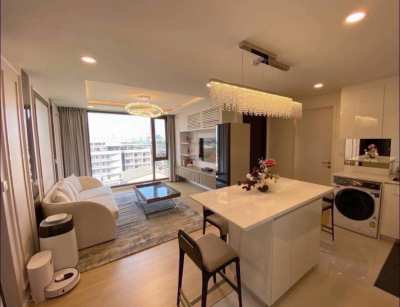 2 Bedroom Luxury Condo in Phayathai for Sale