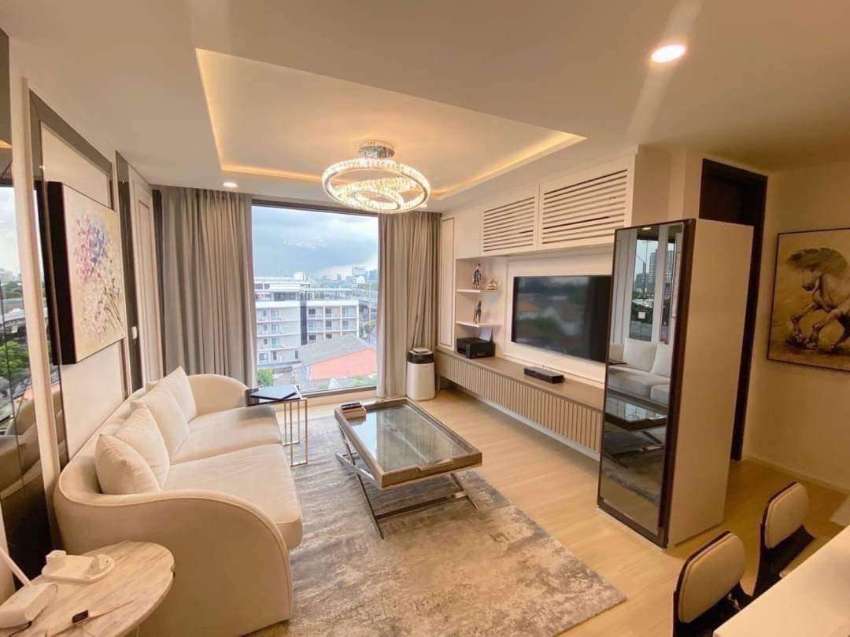 2 Bedroom Luxury Condo in Phayathai for Sale