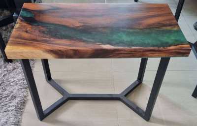 NO.46  DISCOUNTED NEW IRON AND ACACIA HARDWOOD GREEN RIVER TABLE 