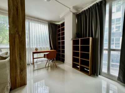 Renovated 1 Bedroom Condo in Huaikwang for Sale
