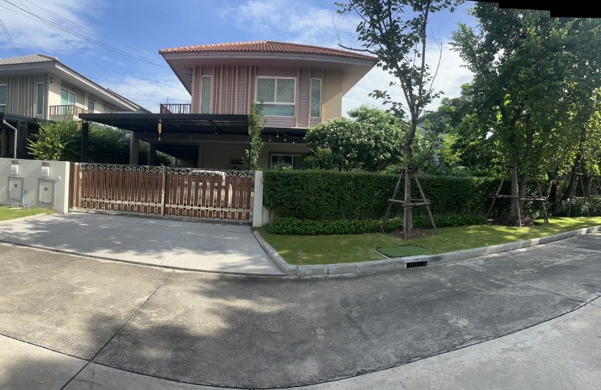 4 Bedroom House in Nonthaburi for Sale