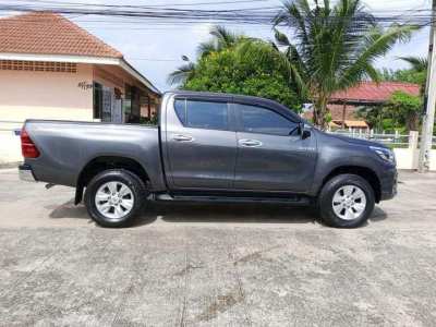 Cheap Toyota Revo for sale for foreigner