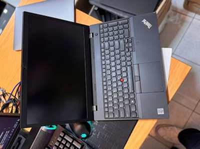 WS Lenovo ThinkPad T15 -I7-10850H Hexa-core-32GB DDR4-512GB SSD-15.6