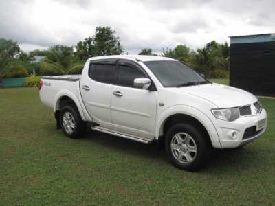 Mitsubishi triton plus (2013 yr) 4 door, 146,000 kms