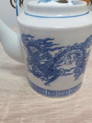 Stock clearance chinese blue and white teapot showing dragons