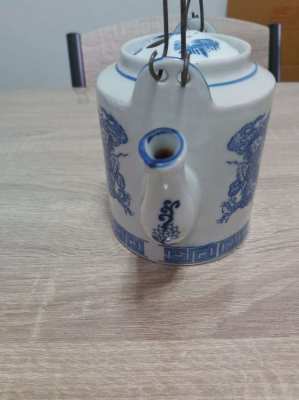 Stock clearance chinese blue and white teapot showing dragons