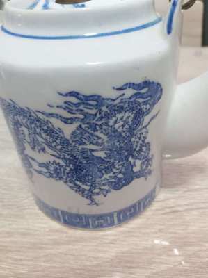 Stock clearance chinese blue and white teapot showing dragons